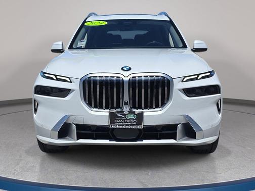 Mineral White Metallic 2024 BMW X7 xDrive40i