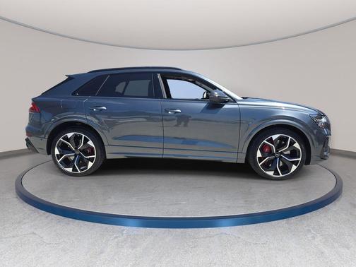 Daytona Gray Pearl Effect 2024 Audi RS Q8 4.0T