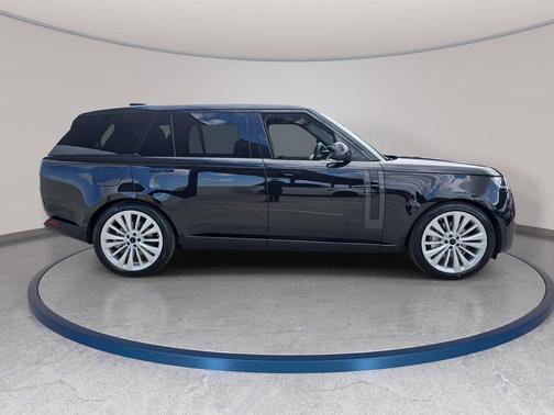 Santorini Black 2026 Land Rover Range Rover SE
