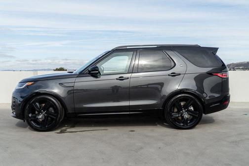 Carpathian Gray Premium Metallic 2025 Land Rover Discovery Dynamic SE
