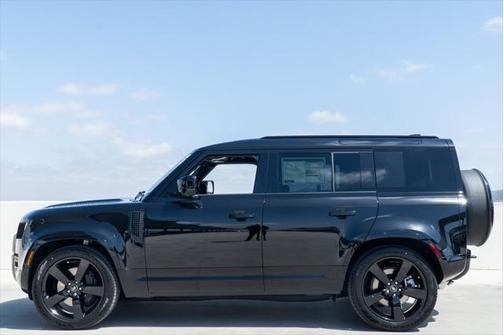 2025 Land Rover Defender X-Dynamic SE