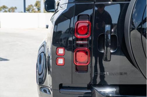 2025 Land Rover Defender X-Dynamic SE