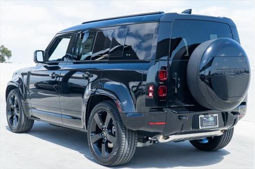 2025 Land Rover Defender X-Dynamic SE