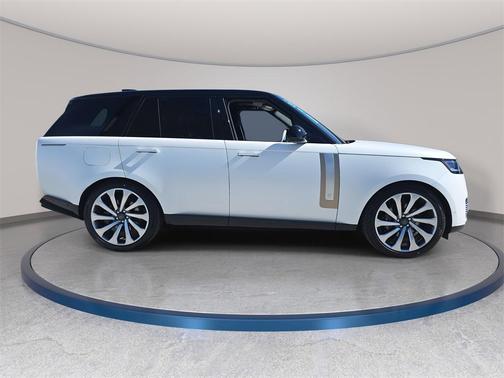 2026 Land Rover Range Rover SV