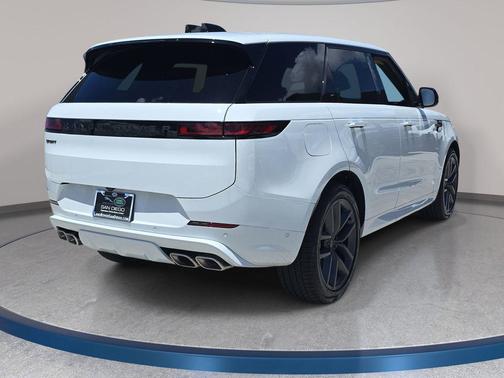 Fuji White 2026 Land Rover Range Rover Sport SE