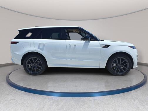 Fuji White 2026 Land Rover Range Rover Sport SE