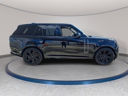 Santorini Black Metallic 2023 Land Rover Range Rover SE