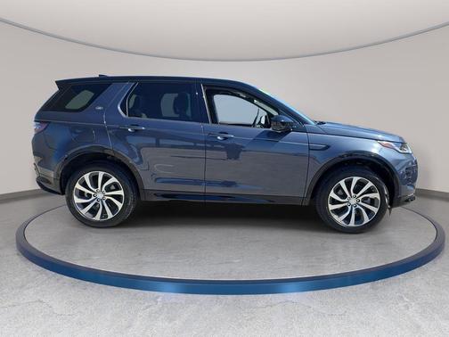 Varesine Blue Metallic 2025 Land Rover Discovery Sport SE