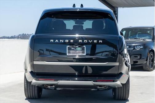2025 Land Rover Range Rover SE