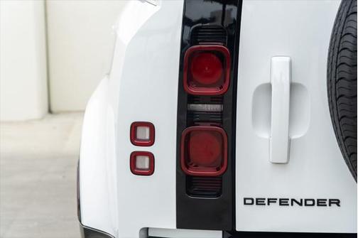 2024 Land Rover Defender X-Dynamic SE