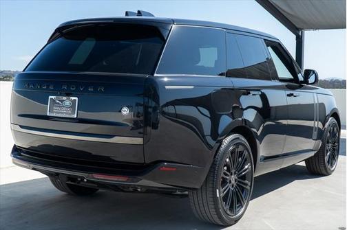 2025 Land Rover Range Rover SV