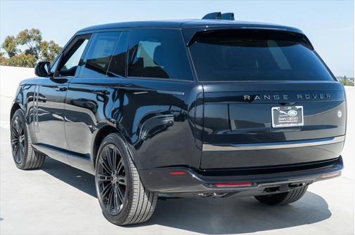 2025 Land Rover Range Rover SV
