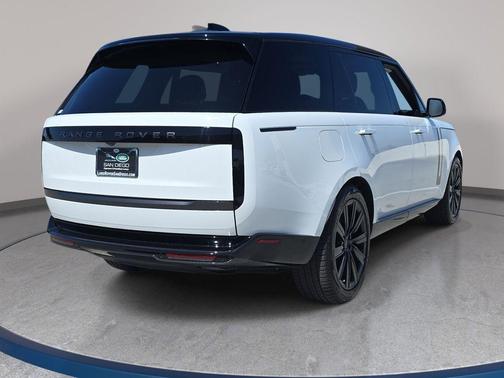 Fuji White 2026 Land Rover Range Rover SE