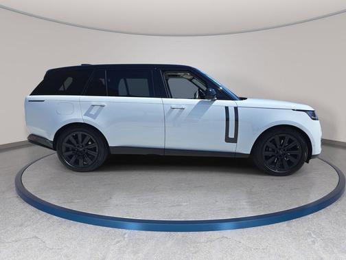Fuji White 2026 Land Rover Range Rover SE