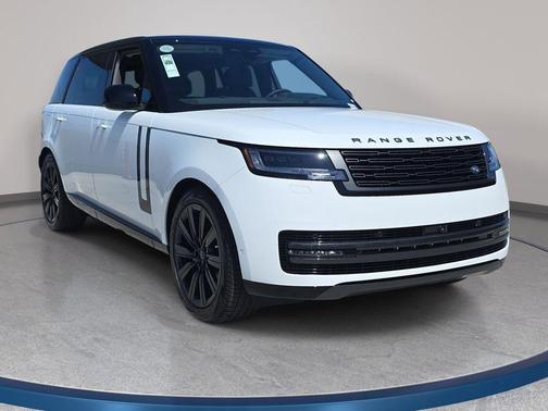 Fuji White 2026 Land Rover Range Rover SE