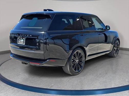 2025 Land Rover Range Rover SE