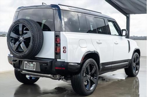 2025 Land Rover Defender X-Dynamic SE