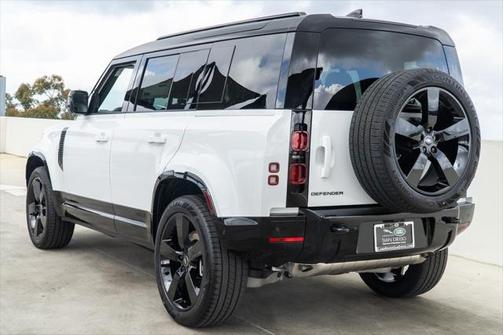 2025 Land Rover Defender X-Dynamic SE