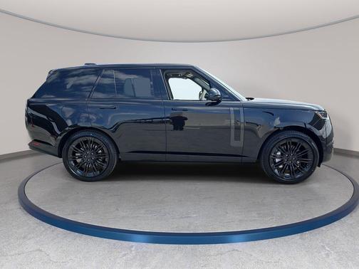 Santorini Black 2026 Land Rover Range Rover SE