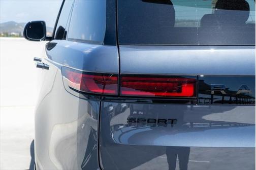 2025 Land Rover Range Rover Sport SE