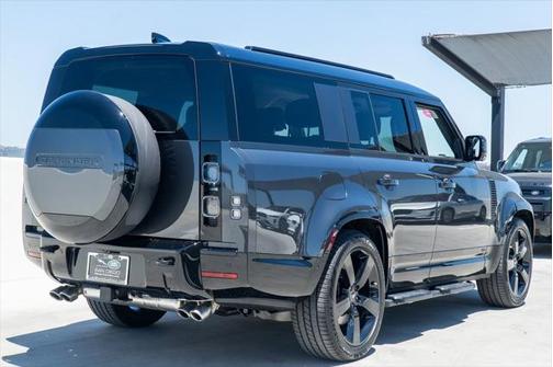 2025 Land Rover Defender V8