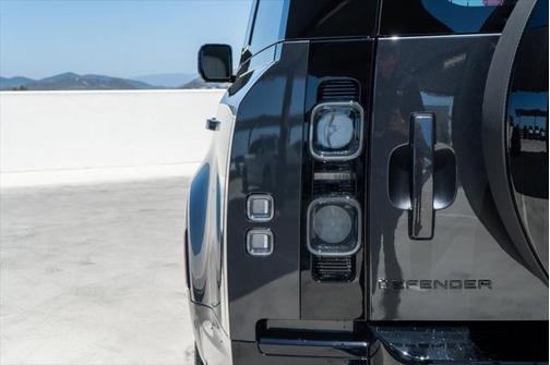 2025 Land Rover Defender V8