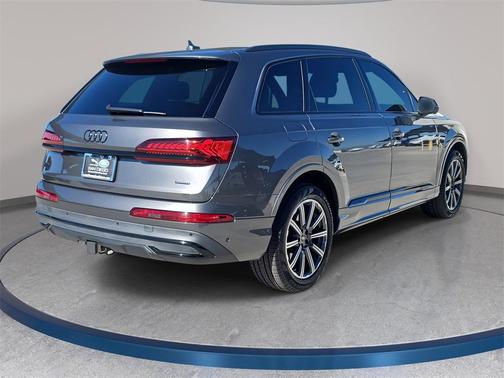 2023 Audi Q7 45 Premium Plus