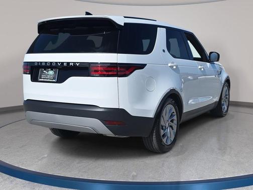 Fuji White 2026 Land Rover Discovery S