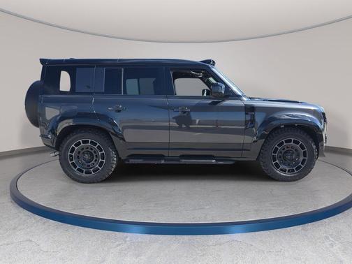 2026 Land Rover Defender 110 V8