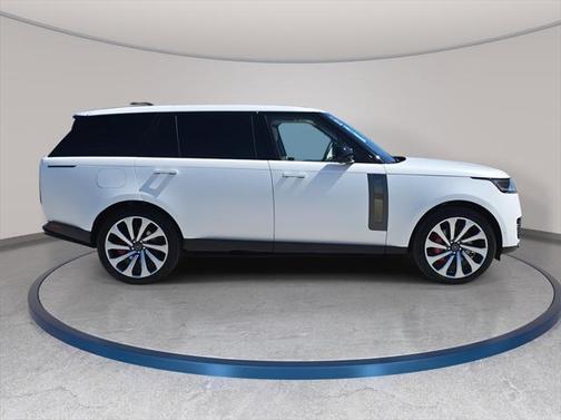 2025 Land Rover Range Rover SV