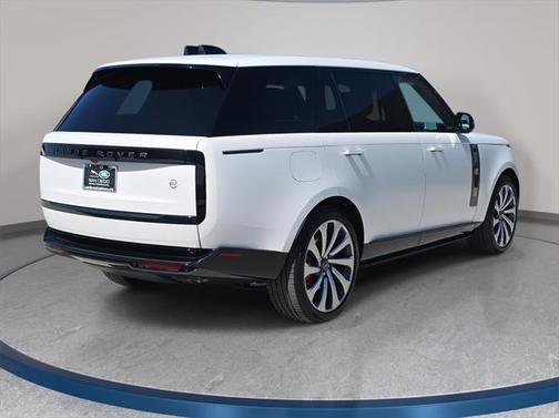 2025 Land Rover Range Rover SV