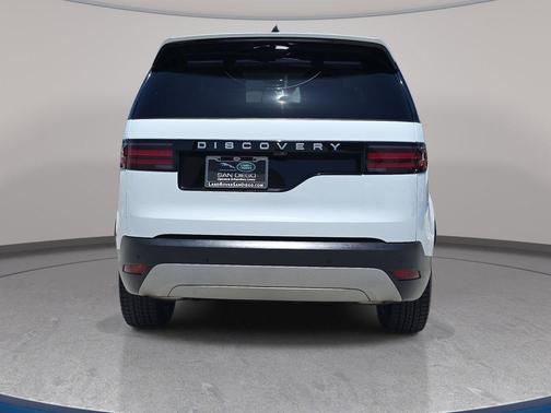 Fuji White 2024 Land Rover Discovery S