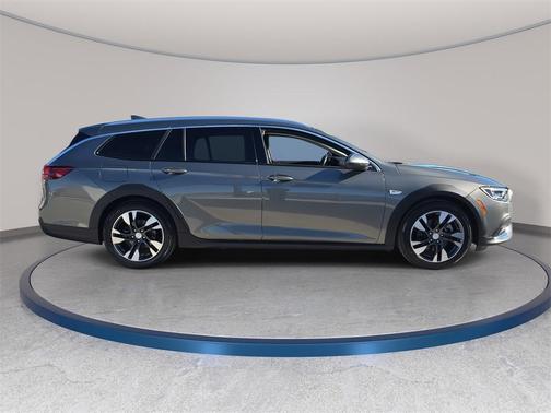 2018 Buick Regal TourX Essence