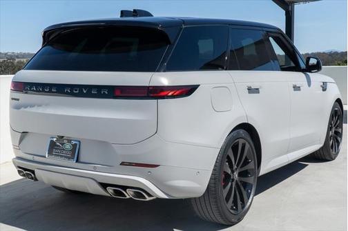 2025 Land Rover Range Rover Sport SE