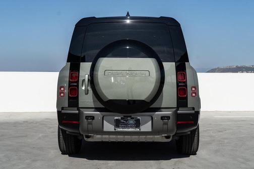 2025 Land Rover Defender X-Dynamic SE