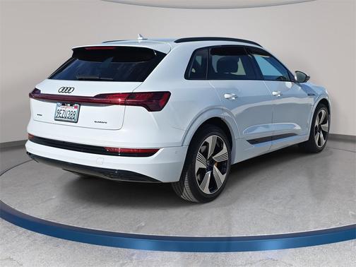 2023 Audi e-tron Premium Plus