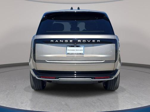 Batumi Gold Premium Metallic 2026 Land Rover Range Rover SE