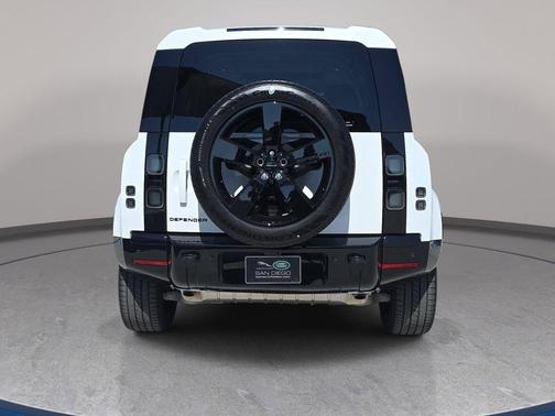 Fuji White 2026 Land Rover Defender X-Dynamic SE