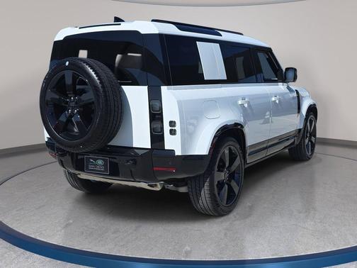 Fuji White 2026 Land Rover Defender X-Dynamic SE