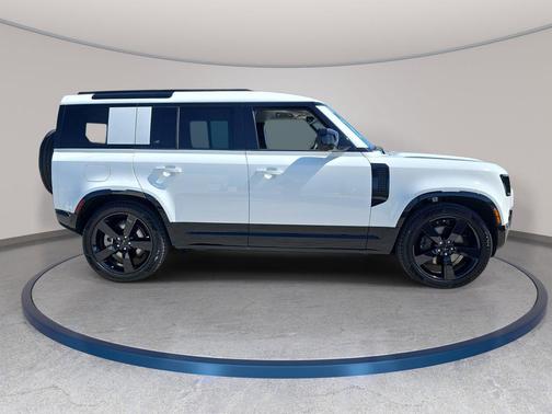 Fuji White 2026 Land Rover Defender X-Dynamic SE