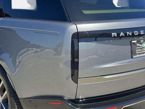 Eiger Gray Metallic 2024 Land Rover Range Rover SE