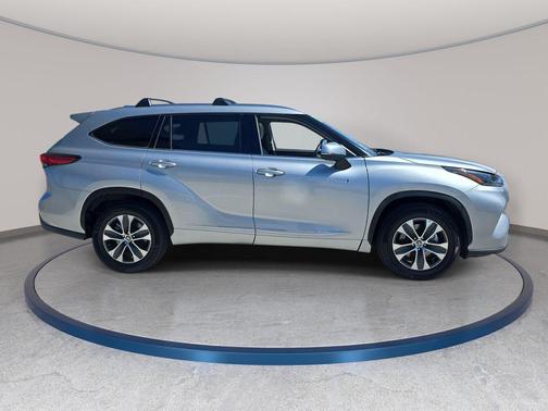 Ruby Flare Pearl 2021 Toyota Highlander Hybrid XLE
