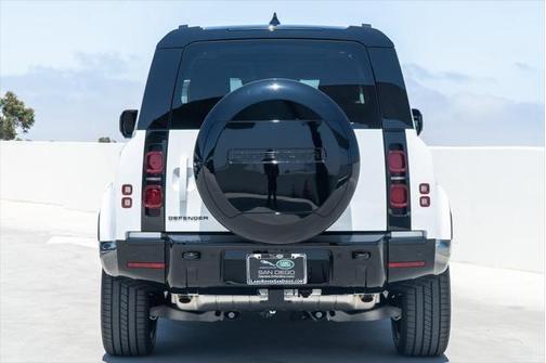 2025 Land Rover Defender X-Dynamic SE