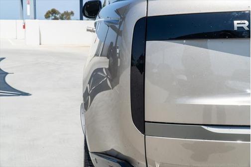 2025 Land Rover Range Rover SE