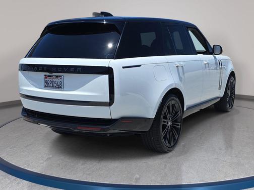 Fuji White 2025 Land Rover Range Rover SE
