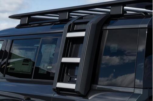 2025 Land Rover Defender S