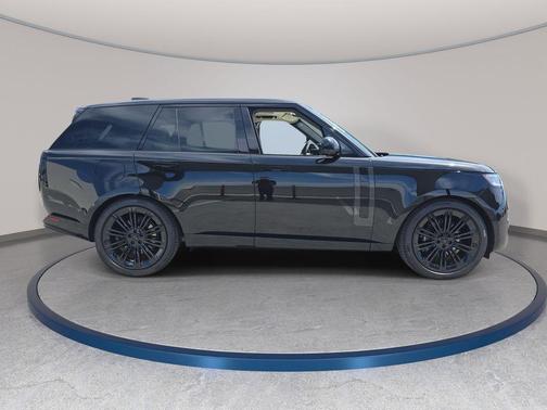 Santorini Black 2026 Land Rover Range Rover SE