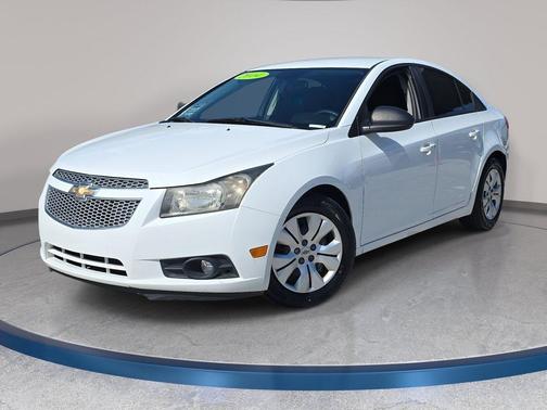 Summit White 2014 Chevrolet Cruze LS