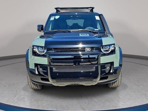 Keswick Green Metallic 2026 Land Rover Defender Trophy Edition Keswick