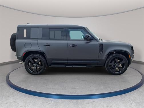 2025 Land Rover Defender 110 V8